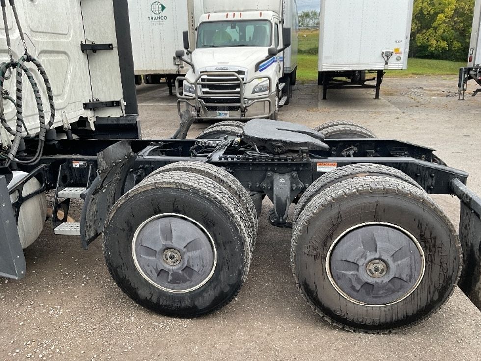 Sleeper Tractor-Heavy Duty Tractors-Freightliner-2022-T12664ST-Knoxville-TN-751,474\n\t\tmiles-$ 47,250 - Image 22