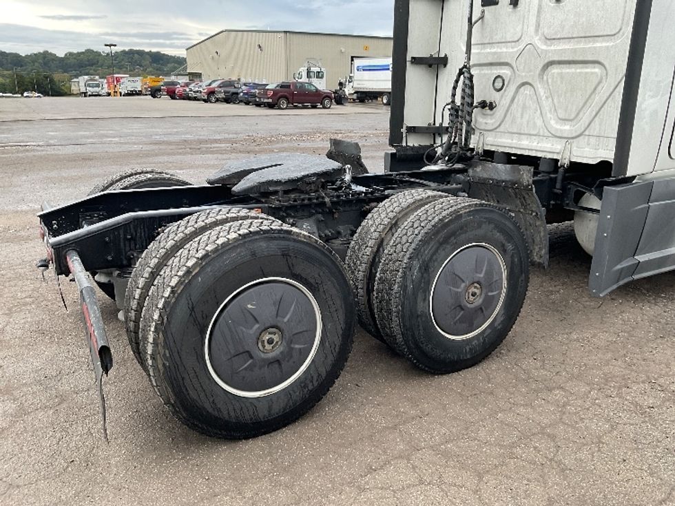 Sleeper Tractor-Heavy Duty Tractors-Freightliner-2022-T12664ST-Knoxville-TN-751,474\n\t\tmiles-$ 47,250 - Image 23