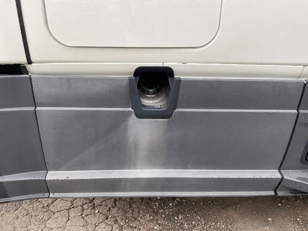 Sleeper Tractor-Heavy Duty Tractors-Freightliner-2022-T12664ST-Knoxville-TN-751,474\n\t\tmiles-$ 47,250 - Image 24