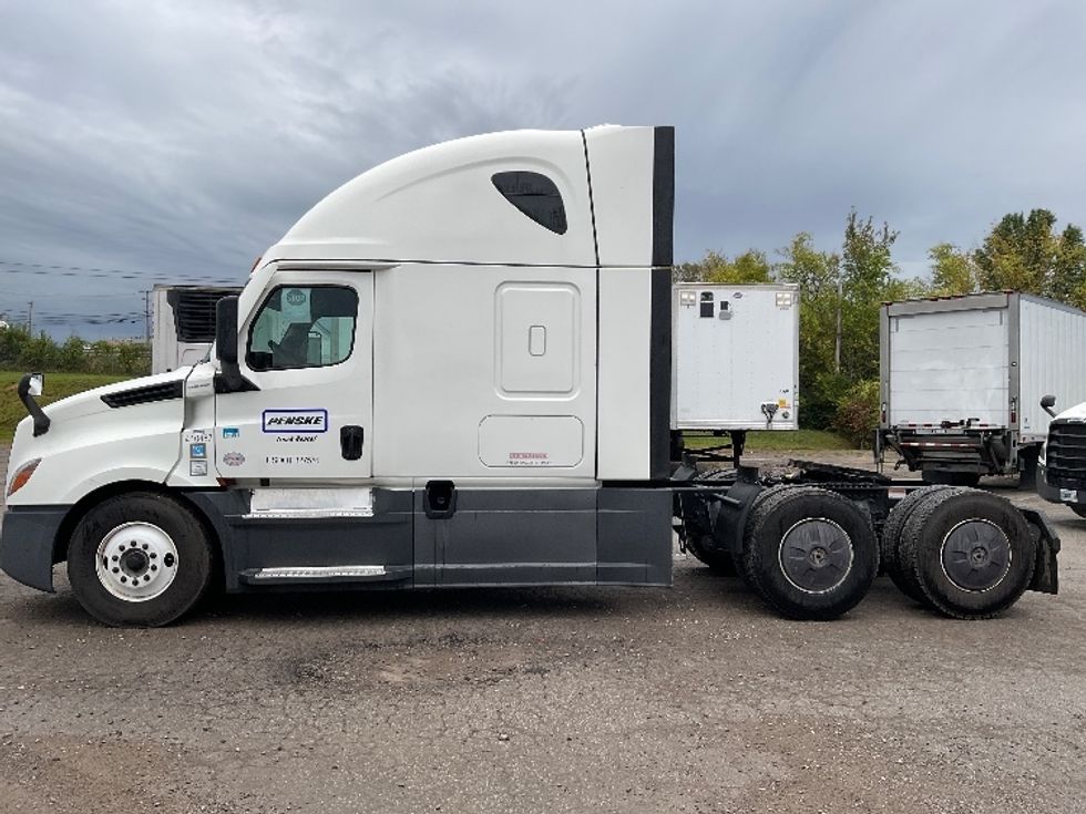 Sleeper Tractor-Heavy Duty Tractors-Freightliner-2022-T12664ST-Knoxville-TN-751,474\n\t\tmiles-$ 47,250 - Image 4