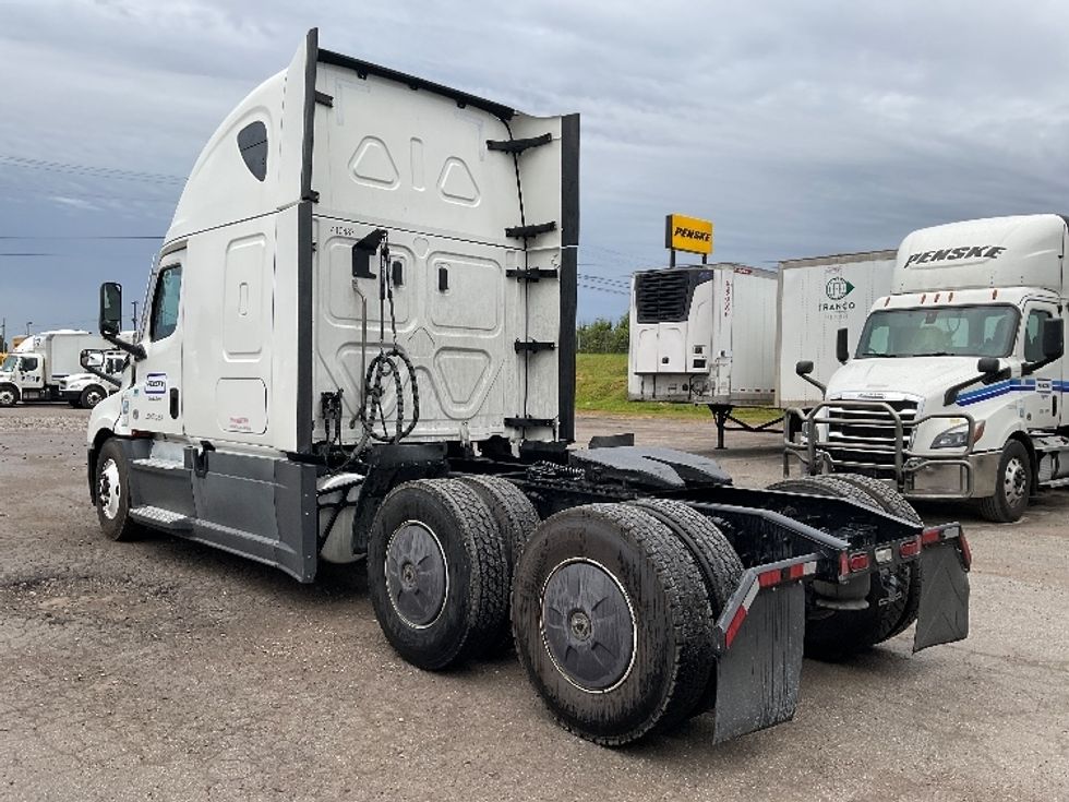 Sleeper Tractor-Heavy Duty Tractors-Freightliner-2022-T12664ST-Knoxville-TN-751,474\n\t\tmiles-$ 47,250 - Image 5