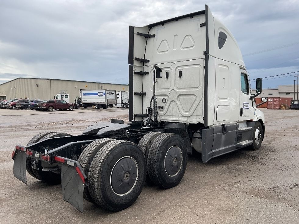 Sleeper Tractor-Heavy Duty Tractors-Freightliner-2022-T12664ST-Knoxville-TN-751,474\n\t\tmiles-$ 47,250 - Image 7