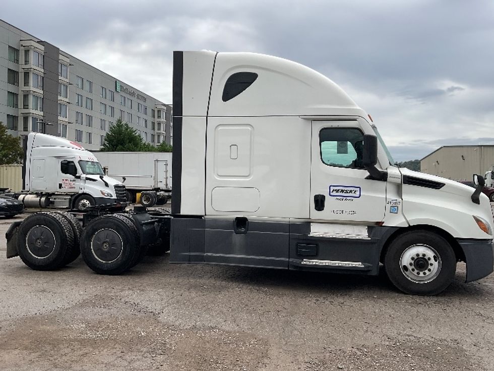 Sleeper Tractor-Heavy Duty Tractors-Freightliner-2022-T12664ST-Knoxville-TN-751,474\n\t\tmiles-$ 47,250 - Image 8