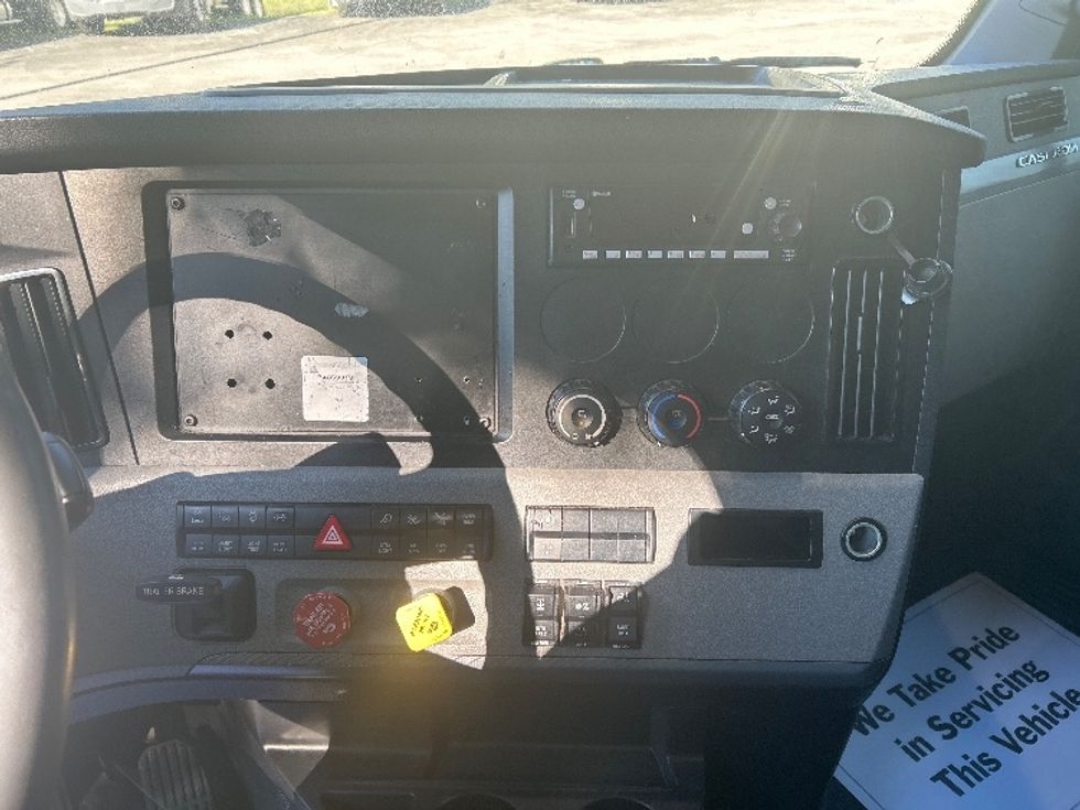 2022 Freightliner Cascadia 126" Sleeper Cab photo 12