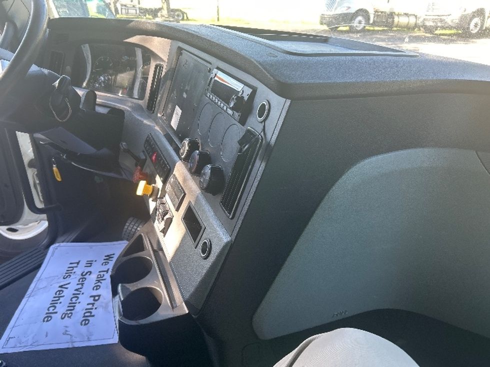 2022 Freightliner Cascadia 126" Sleeper Cab photo 14