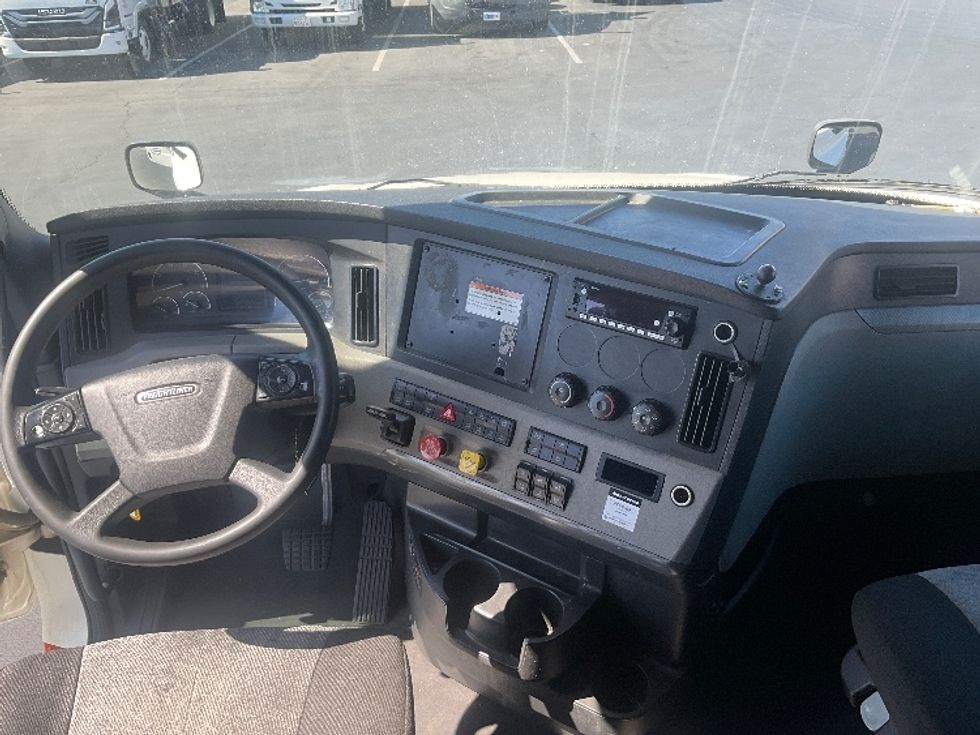 Sleeper Tractor-Heavy Duty Tractors-Freightliner-2022-T12664ST-La Mirada-CA-592,899\n\t\tmiles-$ 66,250 - Image 10