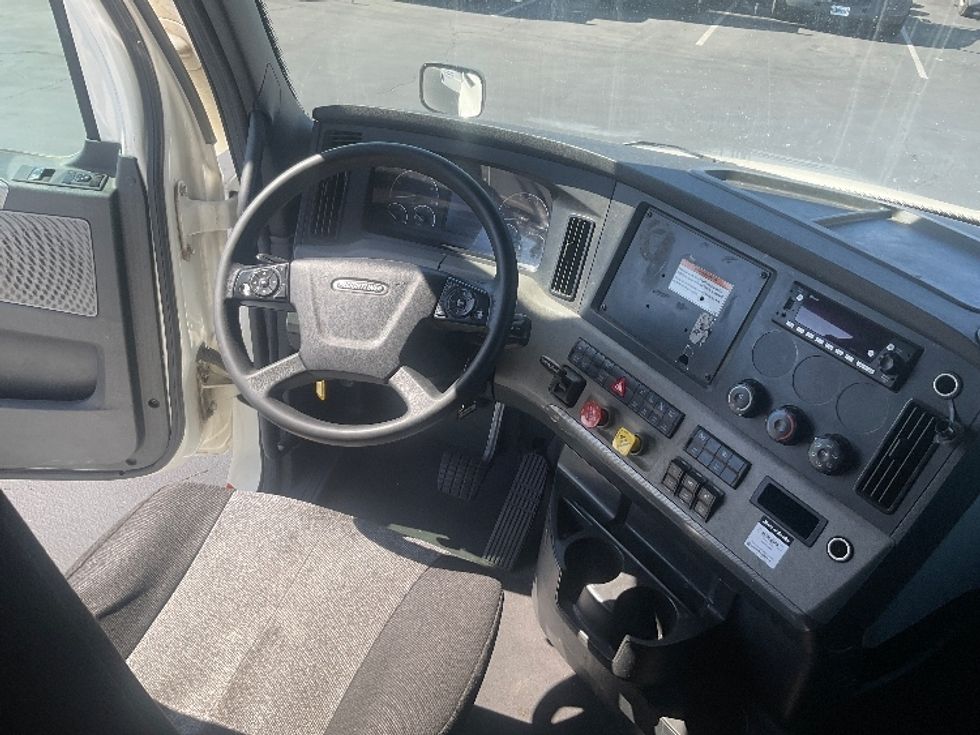 Sleeper Tractor-Heavy Duty Tractors-Freightliner-2022-T12664ST-La Mirada-CA-592,899\n\t\tmiles-$ 66,250 - Image 11