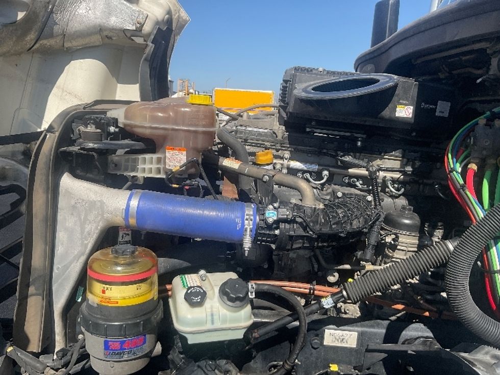 Sleeper Tractor-Heavy Duty Tractors-Freightliner-2022-T12664ST-La Mirada-CA-592,899\n\t\tmiles-$ 66,250 - Image 20