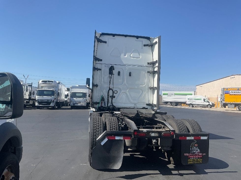 Sleeper Tractor-Heavy Duty Tractors-Freightliner-2022-T12664ST-La Mirada-CA-592,899\n\t\tmiles-$ 66,250 - Image 5