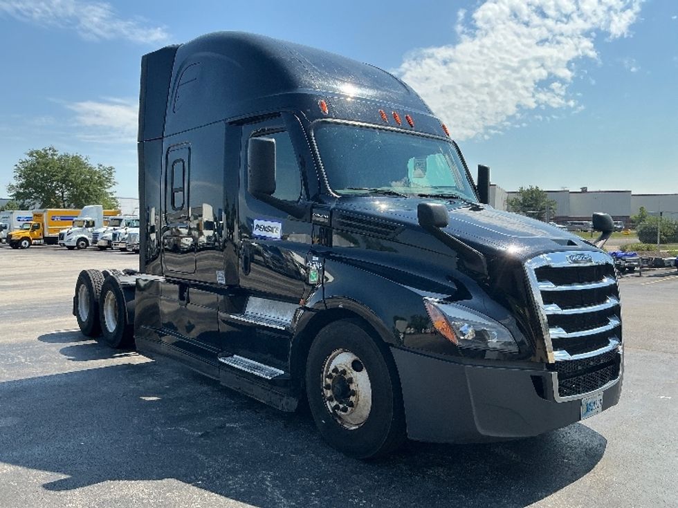 Sleeper Tractor-Heavy Duty Tractors-Freightliner-2022-T12664ST-La Porte-IN-340,348\n\t\tmiles-$ 88,500 - Image 1
