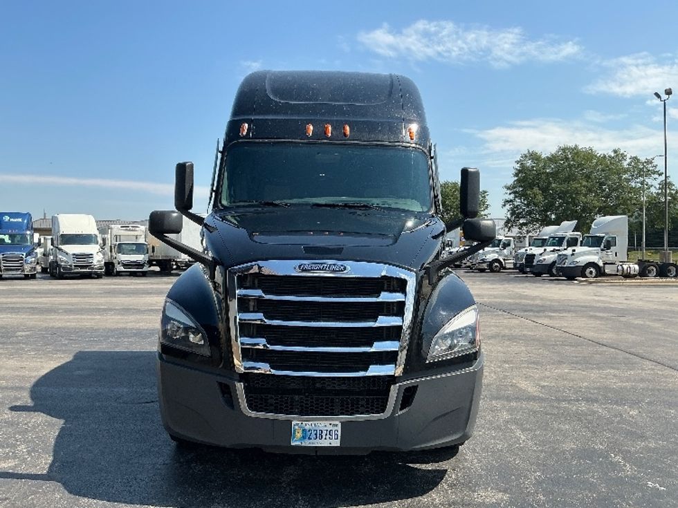 Sleeper Tractor-Heavy Duty Tractors-Freightliner-2022-T12664ST-La Porte-IN-340,348\n\t\tmiles-$ 88,500 - Image 2