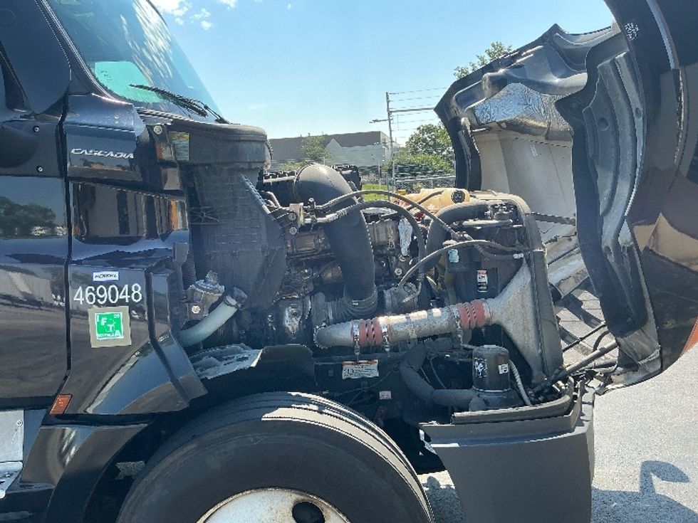 Sleeper Tractor-Heavy Duty Tractors-Freightliner-2022-T12664ST-La Porte-IN-340,348\n\t\tmiles-$ 88,500 - Image 20