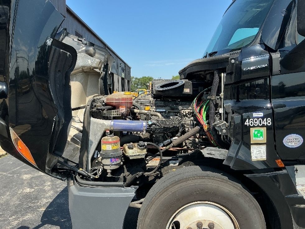 Sleeper Tractor-Heavy Duty Tractors-Freightliner-2022-T12664ST-La Porte-IN-340,348\n\t\tmiles-$ 88,500 - Image 21