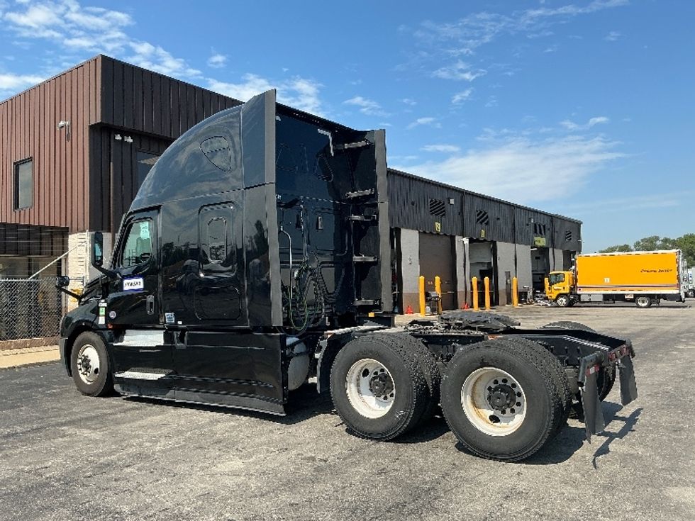 Sleeper Tractor-Heavy Duty Tractors-Freightliner-2022-T12664ST-La Porte-IN-340,348\n\t\tmiles-$ 88,500 - Image 5