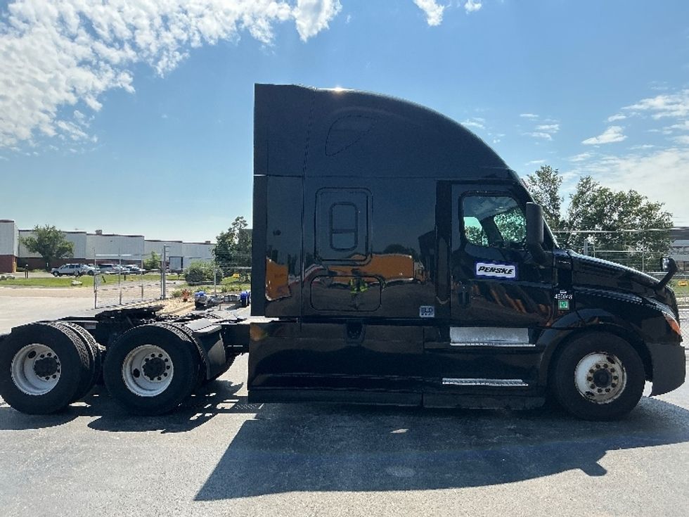 Sleeper Tractor-Heavy Duty Tractors-Freightliner-2022-T12664ST-La Porte-IN-340,348\n\t\tmiles-$ 88,500 - Image 8