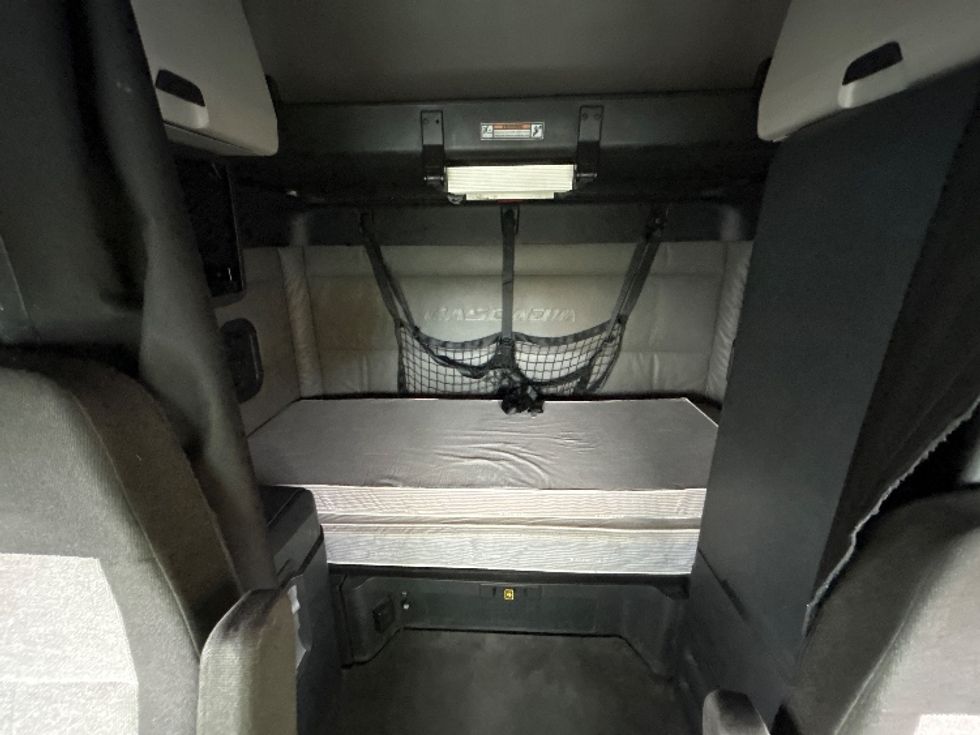 Sleeper Tractor-Heavy Duty Tractors-Freightliner-2022-T12664ST-La Porte-IN-389,679\n\t\tmiles-$ 77,750 - Image 17