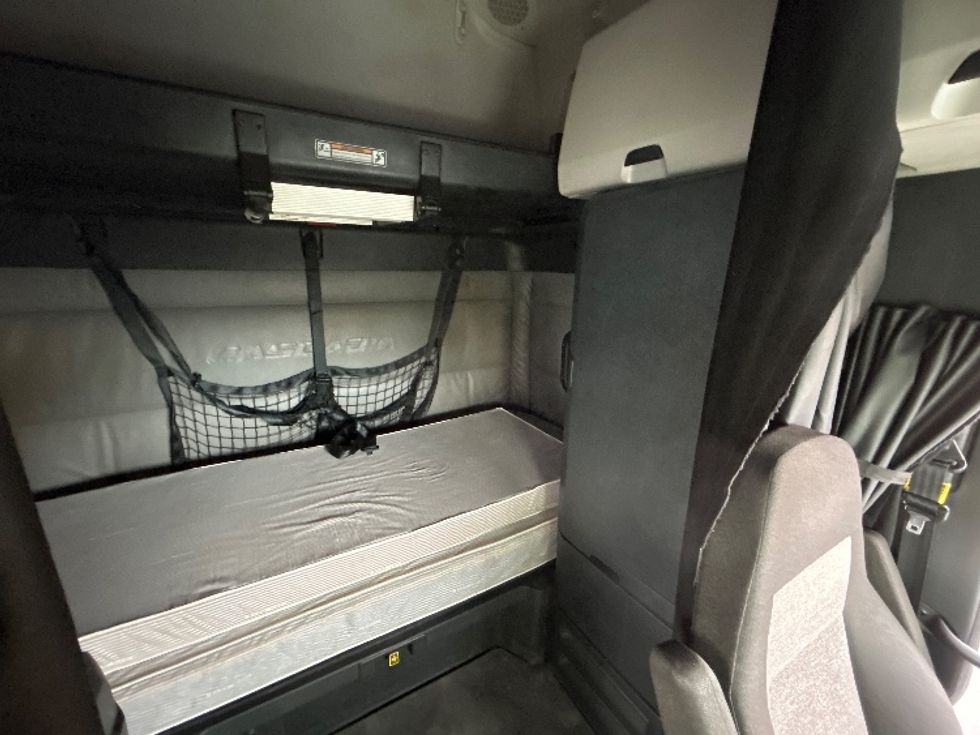 Sleeper Tractor-Heavy Duty Tractors-Freightliner-2022-T12664ST-La Porte-IN-389,679\n\t\tmiles-$ 77,750 - Image 18