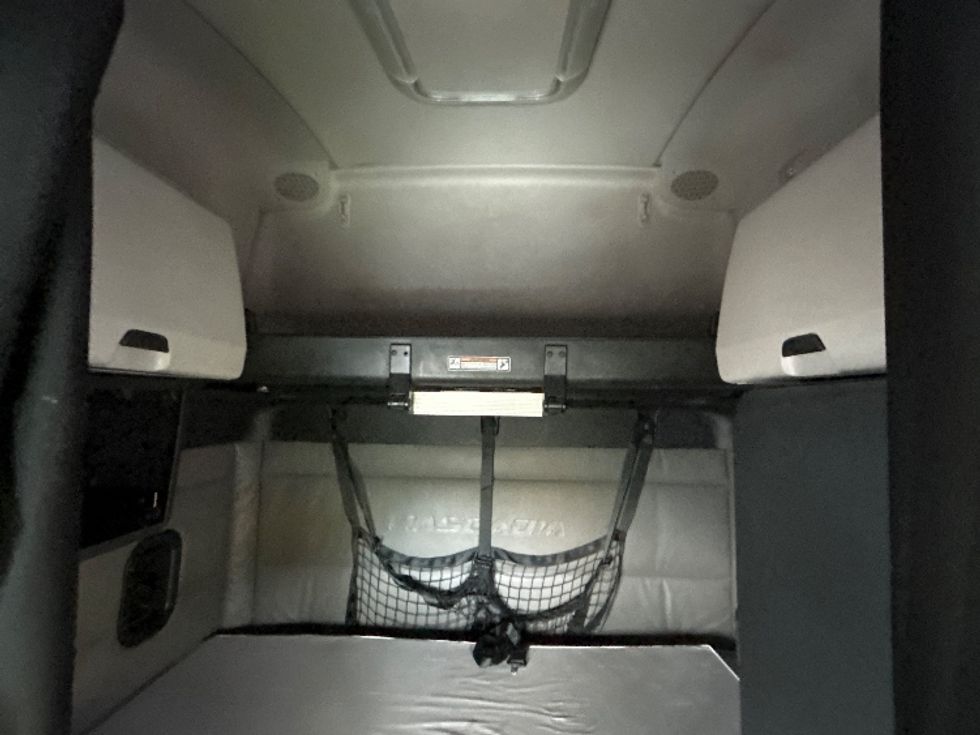 Sleeper Tractor-Heavy Duty Tractors-Freightliner-2022-T12664ST-La Porte-IN-389,679\n\t\tmiles-$ 77,750 - Image 19