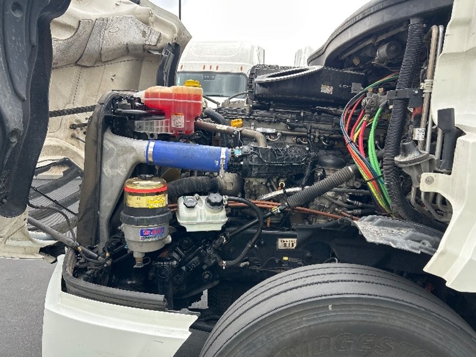 Sleeper Tractor-Heavy Duty Tractors-Freightliner-2022-T12664ST-La Porte-IN-389,679\n\t\tmiles-$ 77,750 - Image 21