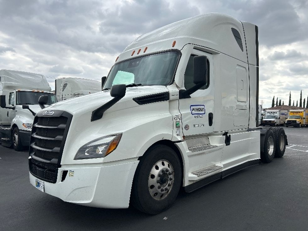 Sleeper Tractor-Heavy Duty Tractors-Freightliner-2022-T12664ST-La Porte-IN-389,679\n\t\tmiles-$ 77,750 - Image 3