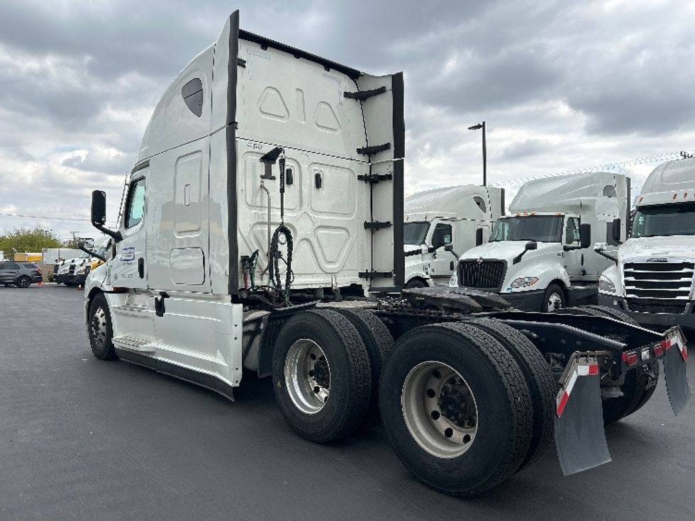 Sleeper Tractor-Heavy Duty Tractors-Freightliner-2022-T12664ST-La Porte-IN-389,679\n\t\tmiles-$ 77,750 - Image 5