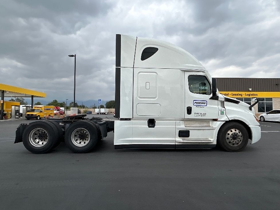 Sleeper Tractor-Heavy Duty Tractors-Freightliner-2022-T12664ST-La Porte-IN-389,679\n\t\tmiles-$ 77,750 - Image 8
