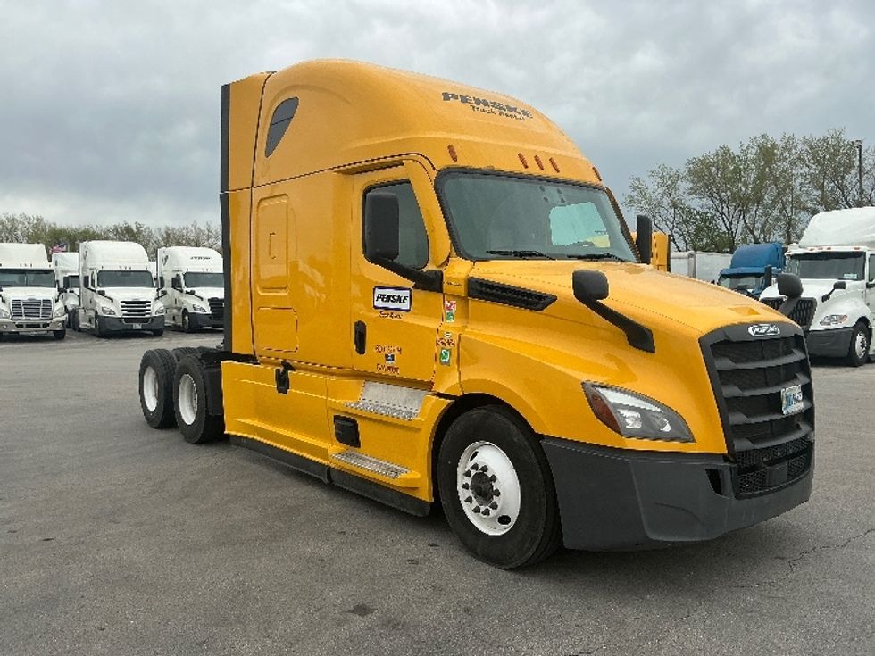 Sleeper Tractor-Heavy Duty Tractors-Freightliner-2022-T12664ST-La Porte-IN-447,536\n\t\tmiles-$ 72,000 - Image 1