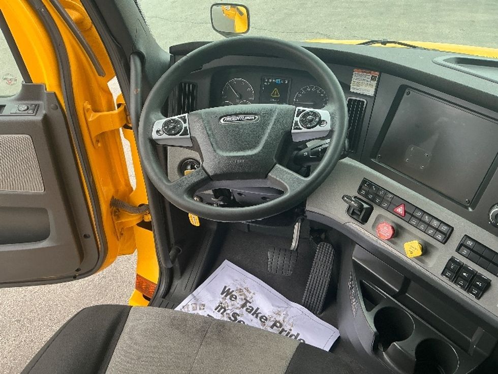 Sleeper Tractor-Heavy Duty Tractors-Freightliner-2022-T12664ST-La Porte-IN-447,536\n\t\tmiles-$ 72,000 - Image 10
