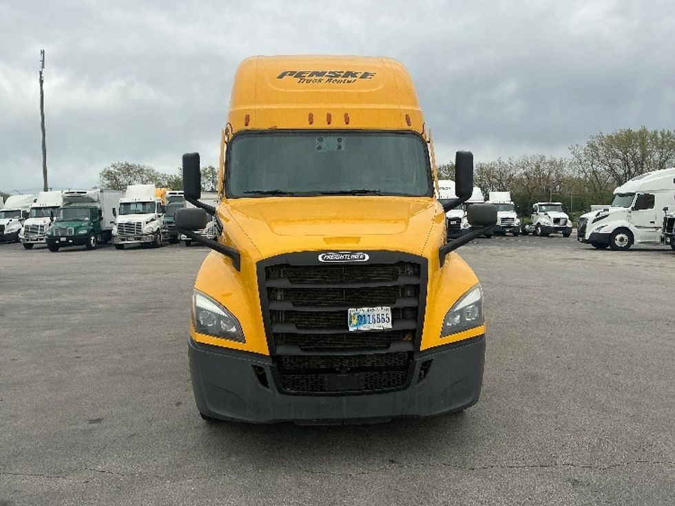 Sleeper Tractor-Heavy Duty Tractors-Freightliner-2022-T12664ST-La Porte-IN-447,536\n\t\tmiles-$ 72,000 - Image 2