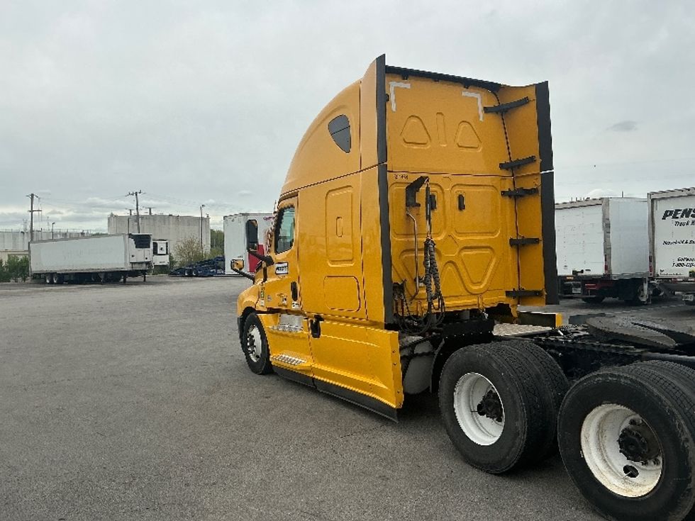 Sleeper Tractor-Heavy Duty Tractors-Freightliner-2022-T12664ST-La Porte-IN-447,536\n\t\tmiles-$ 72,000 - Image 5