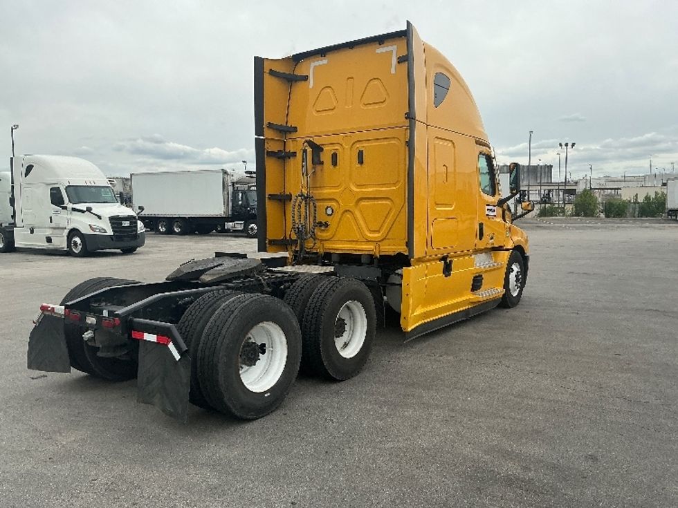 Sleeper Tractor-Heavy Duty Tractors-Freightliner-2022-T12664ST-La Porte-IN-447,536\n\t\tmiles-$ 72,000 - Image 7