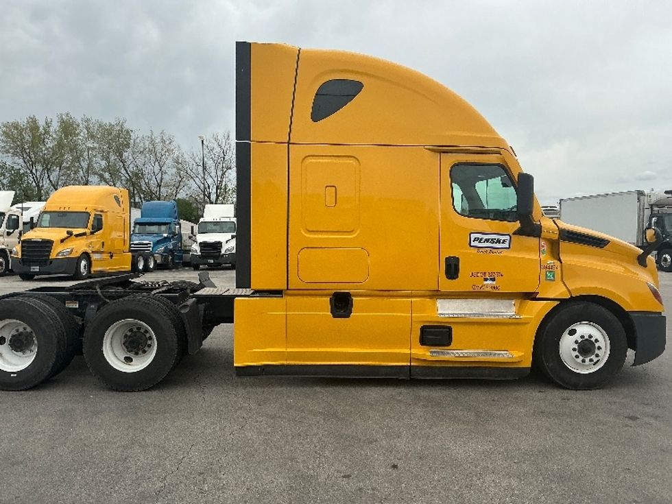 Sleeper Tractor-Heavy Duty Tractors-Freightliner-2022-T12664ST-La Porte-IN-447,536\n\t\tmiles-$ 72,000 - Image 8