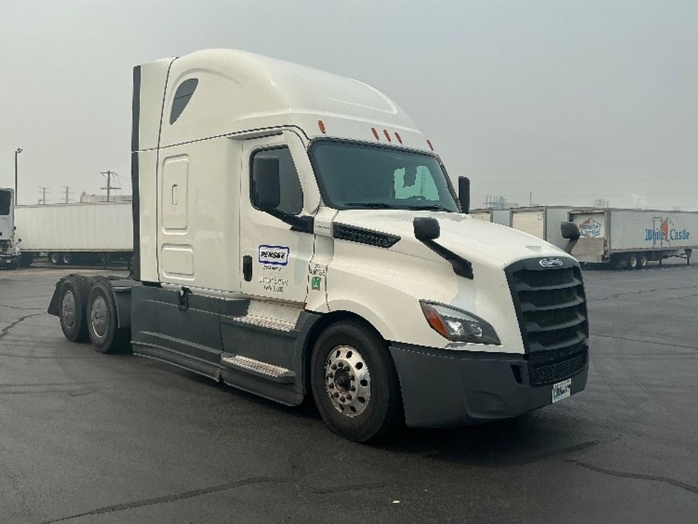 Sleeper Tractor-Heavy Duty Tractors-Freightliner-2022-T12664ST-La Porte-IN-473,716\n\t\tmiles-$ 75,500 - Image 1