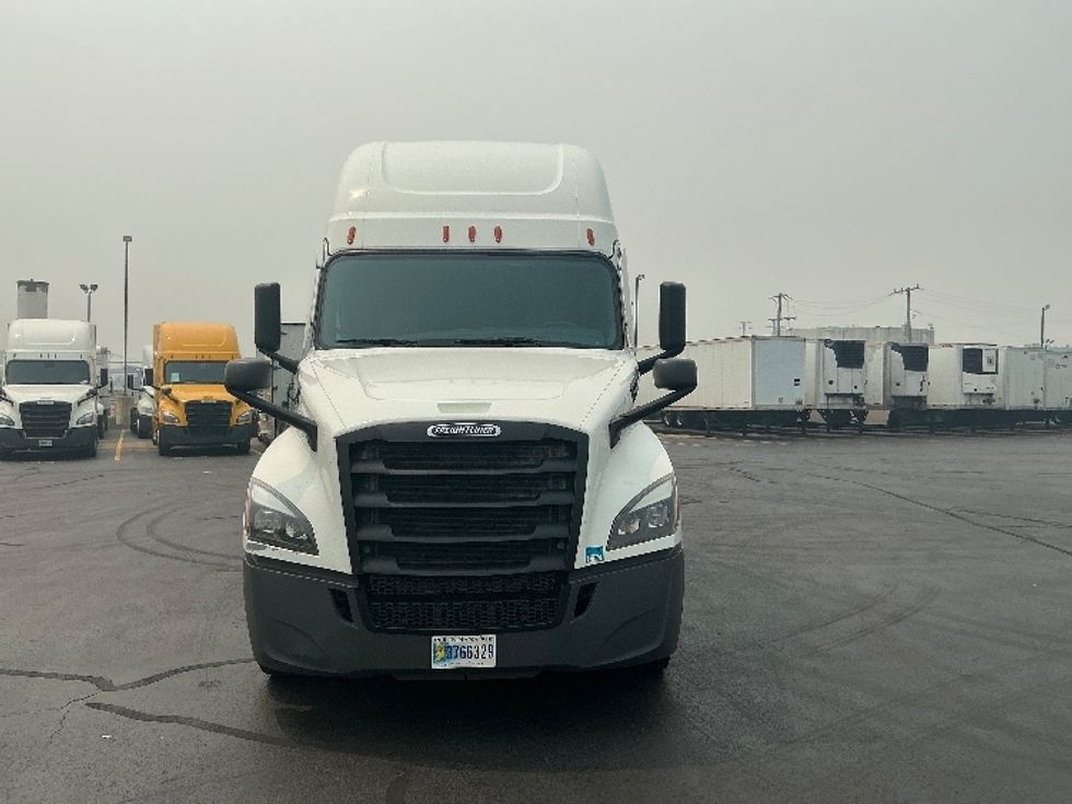 Sleeper Tractor-Heavy Duty Tractors-Freightliner-2022-T12664ST-La Porte-IN-473,716\n\t\tmiles-$ 75,500 - Image 2
