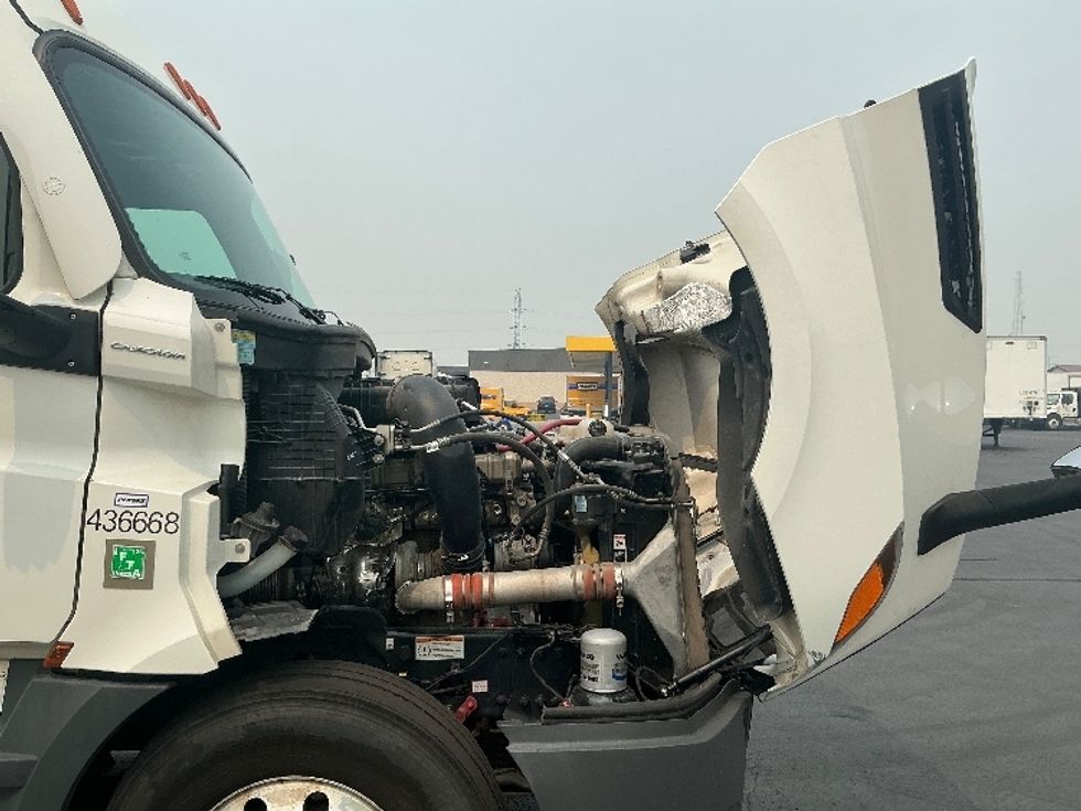 Sleeper Tractor-Heavy Duty Tractors-Freightliner-2022-T12664ST-La Porte-IN-473,716\n\t\tmiles-$ 75,500 - Image 20