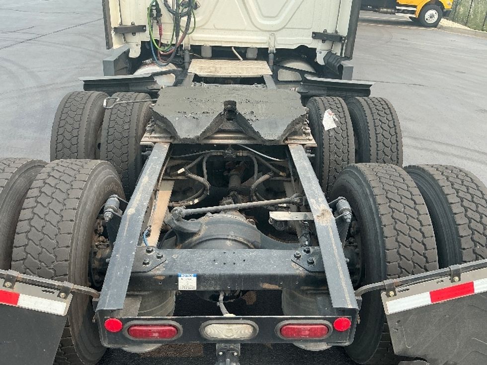Sleeper Tractor-Heavy Duty Tractors-Freightliner-2022-T12664ST-La Porte-IN-473,716\n\t\tmiles-$ 75,500 - Image 6