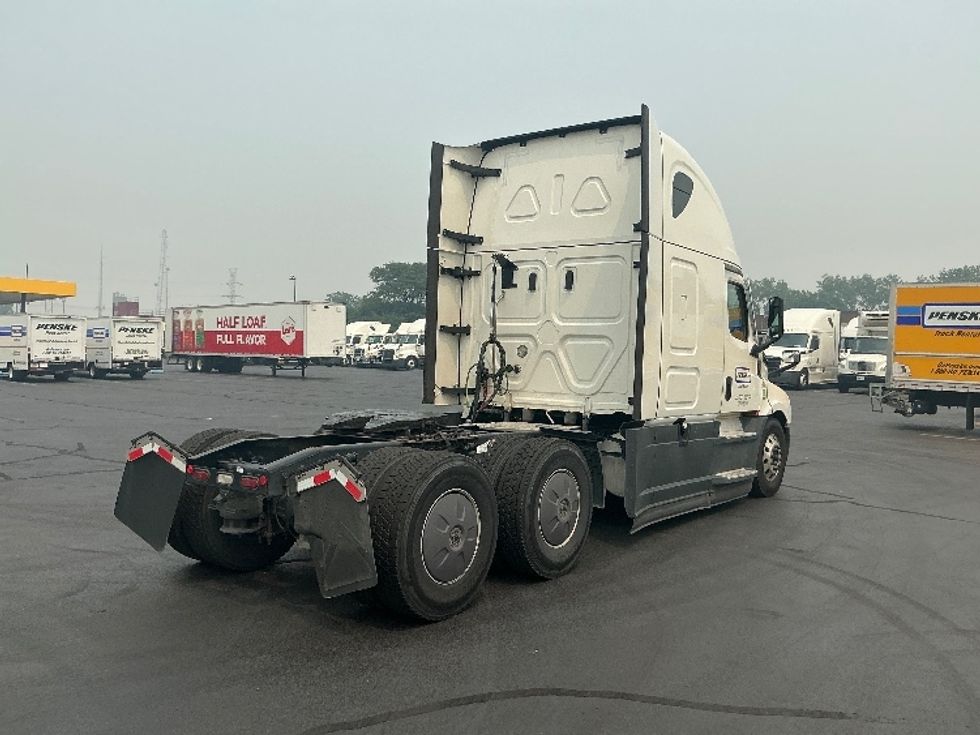 Sleeper Tractor-Heavy Duty Tractors-Freightliner-2022-T12664ST-La Porte-IN-473,716\n\t\tmiles-$ 75,500 - Image 7