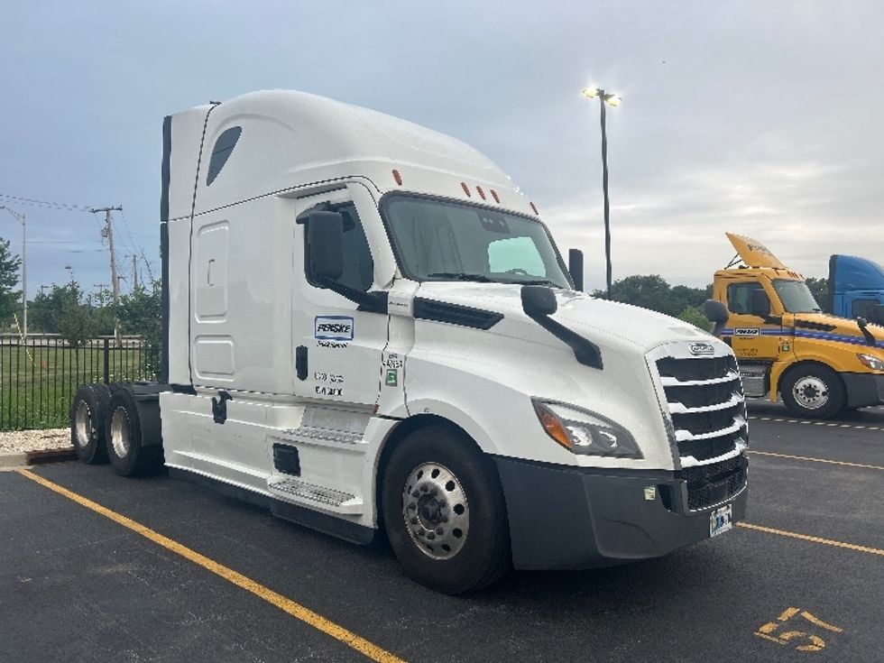 Sleeper Tractor-Heavy Duty Tractors-Freightliner-2022-T12664ST-La Porte-IN-489,274\n\t\tmiles-$ 77,000 - Image 1