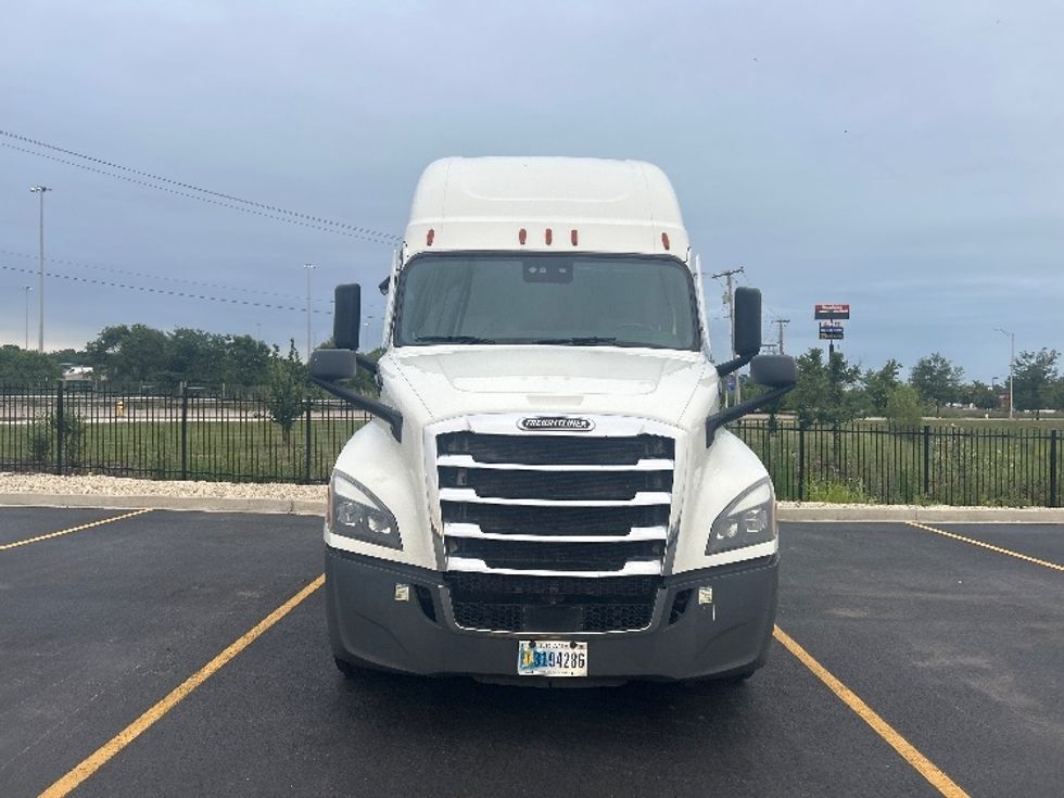 Sleeper Tractor-Heavy Duty Tractors-Freightliner-2022-T12664ST-La Porte-IN-489,274\n\t\tmiles-$ 77,000 - Image 2