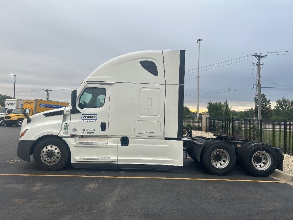 Sleeper Tractor-Heavy Duty Tractors-Freightliner-2022-T12664ST-La Porte-IN-489,274\n\t\tmiles-$ 77,000 - Image 4