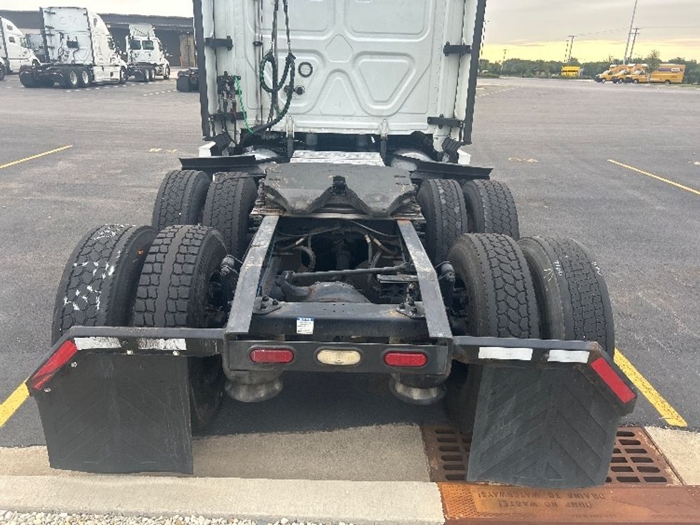 Sleeper Tractor-Heavy Duty Tractors-Freightliner-2022-T12664ST-La Porte-IN-489,274\n\t\tmiles-$ 77,000 - Image 6