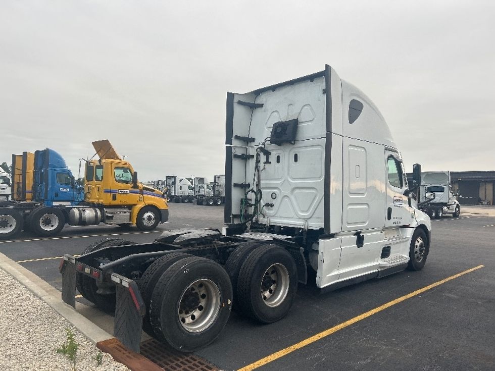Sleeper Tractor-Heavy Duty Tractors-Freightliner-2022-T12664ST-La Porte-IN-489,274\n\t\tmiles-$ 77,000 - Image 7