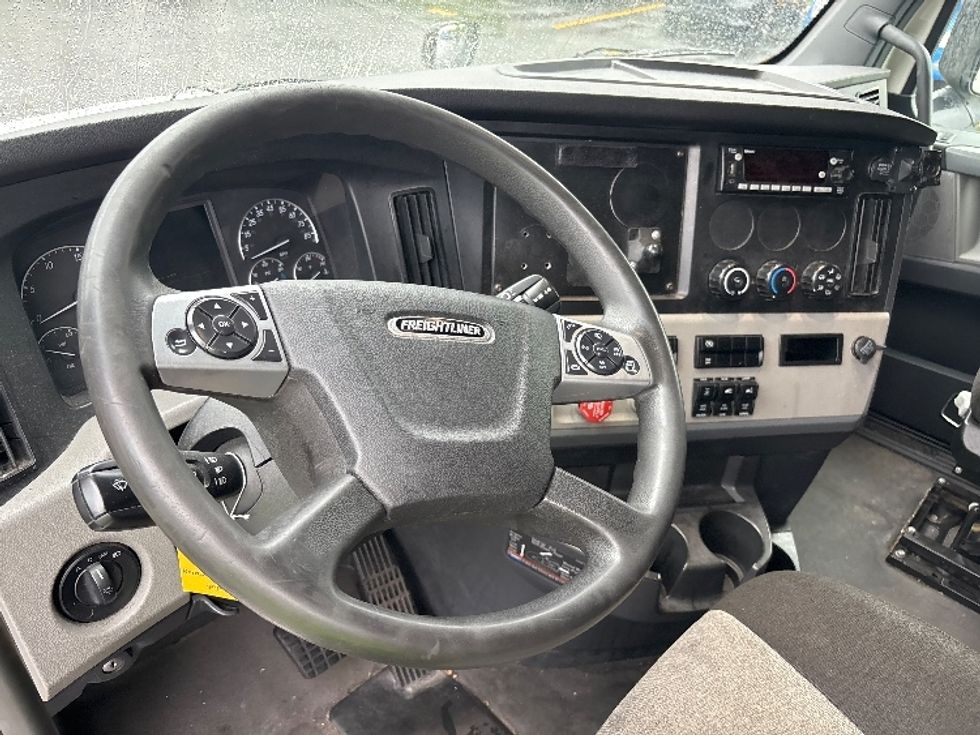 Sleeper Tractor-Heavy Duty Tractors-Freightliner-2022-T12664ST-La Porte-IN-505,155\n\t\tmiles-$ 64,750 - Image 10