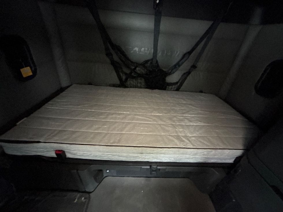 Sleeper Tractor-Heavy Duty Tractors-Freightliner-2022-T12664ST-La Porte-IN-505,155\n\t\tmiles-$ 64,750 - Image 17