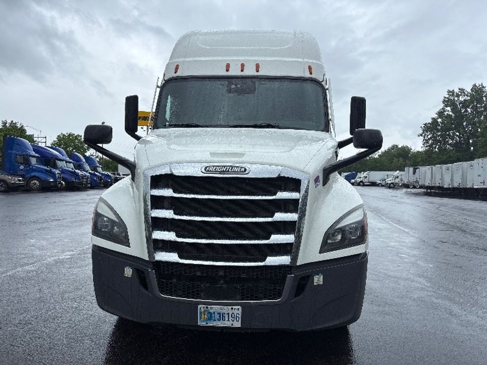 Sleeper Tractor-Heavy Duty Tractors-Freightliner-2022-T12664ST-La Porte-IN-505,155\n\t\tmiles-$ 64,750 - Image 2