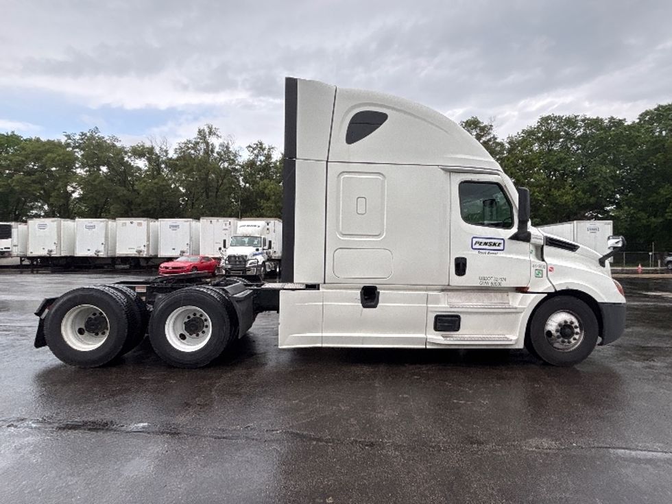 Sleeper Tractor-Heavy Duty Tractors-Freightliner-2022-T12664ST-La Porte-IN-505,155\n\t\tmiles-$ 64,750 - Image 8