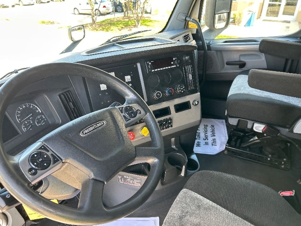Sleeper Tractor-Heavy Duty Tractors-Freightliner-2022-T12664ST-La Porte-IN-530,979\n\t\tmiles-$ 61,750 - Image 10