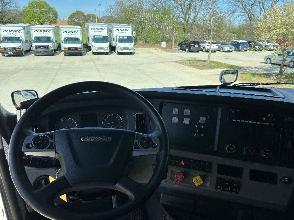 Sleeper Tractor-Heavy Duty Tractors-Freightliner-2022-T12664ST-La Porte-IN-530,979\n\t\tmiles-$ 61,750 - Image 11