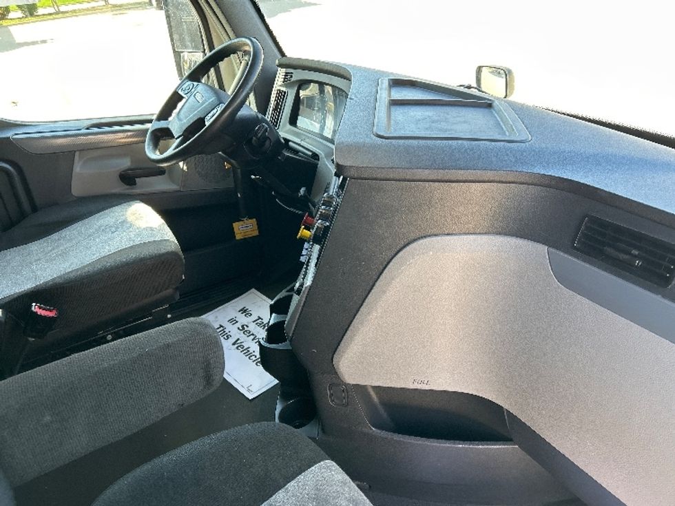 Sleeper Tractor-Heavy Duty Tractors-Freightliner-2022-T12664ST-La Porte-IN-530,979\n\t\tmiles-$ 61,750 - Image 15