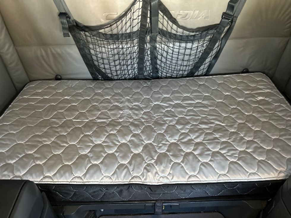 Sleeper Tractor-Heavy Duty Tractors-Freightliner-2022-T12664ST-La Porte-IN-530,979\n\t\tmiles-$ 61,750 - Image 17